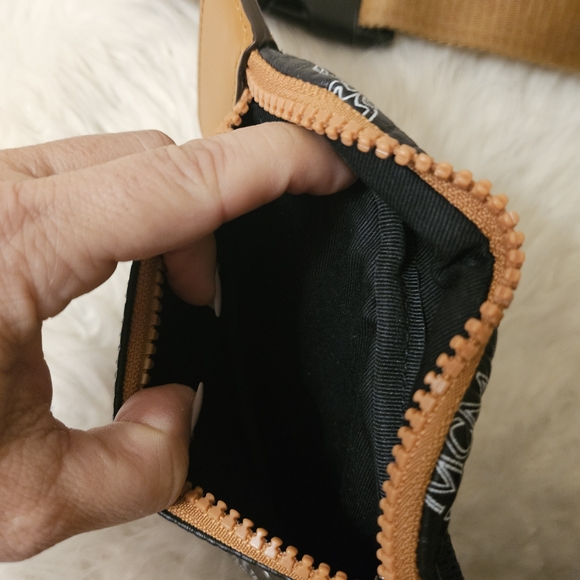 MCM Black and White Bag Crossbody - Picture 6 of 10